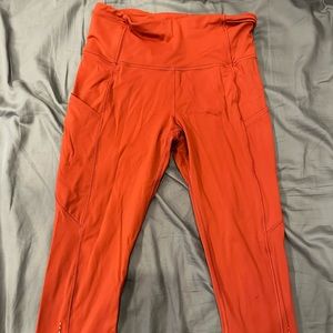 LULULEMON knee length workout pants with pockets